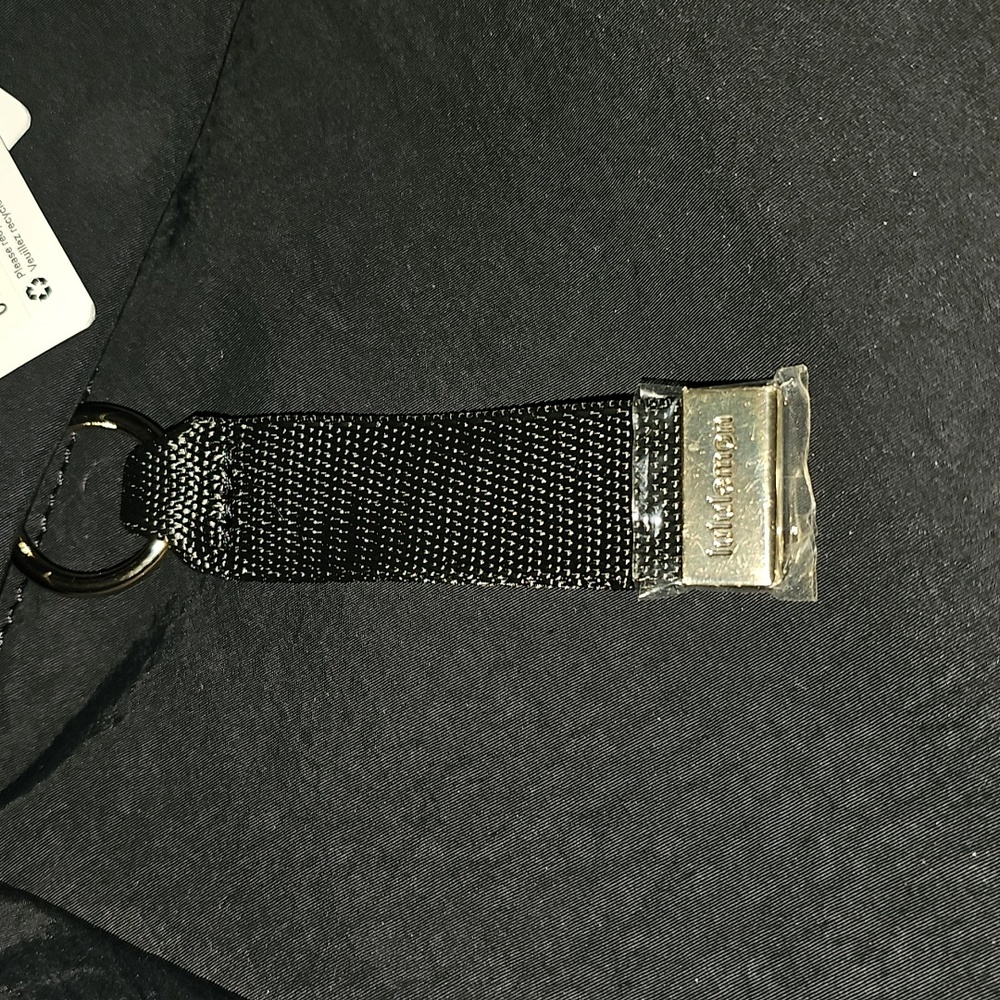 Lululemon On My Level Barrel Duffle!! BLK/GOLD! Nwts, Beautiful Bag!! - Picture 5 of 13